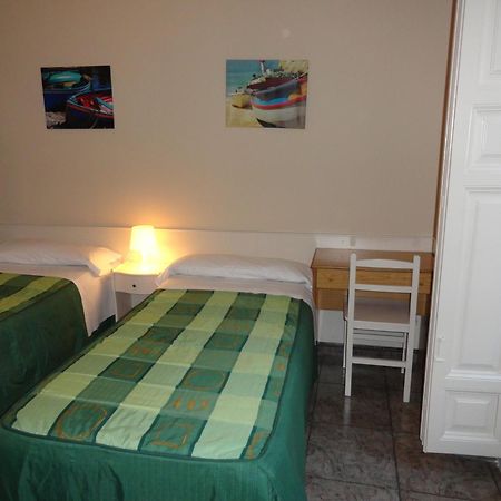 Hostal Alistana Madrid Ngoại thất bức ảnh