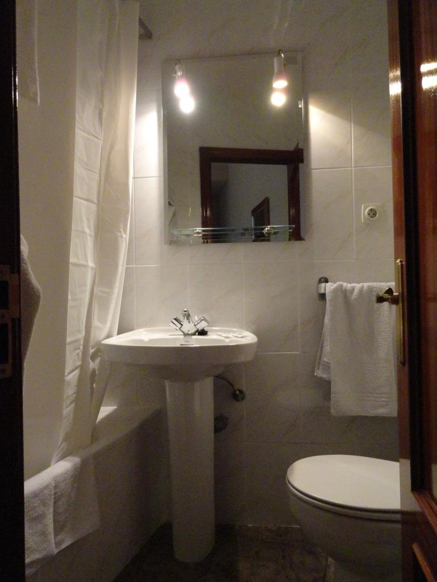 Hostal Alistana Madrid Ngoại thất bức ảnh
