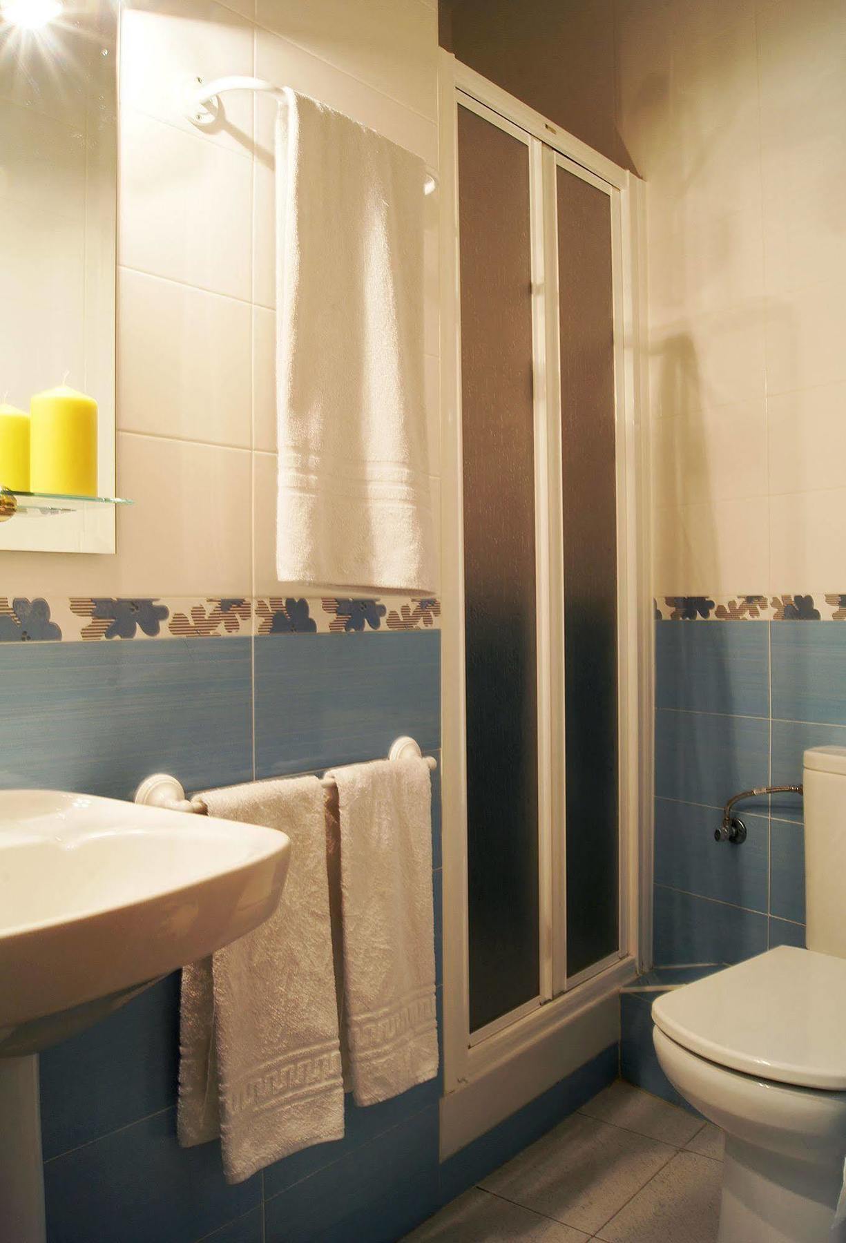 Hostal Alistana Madrid Ngoại thất bức ảnh