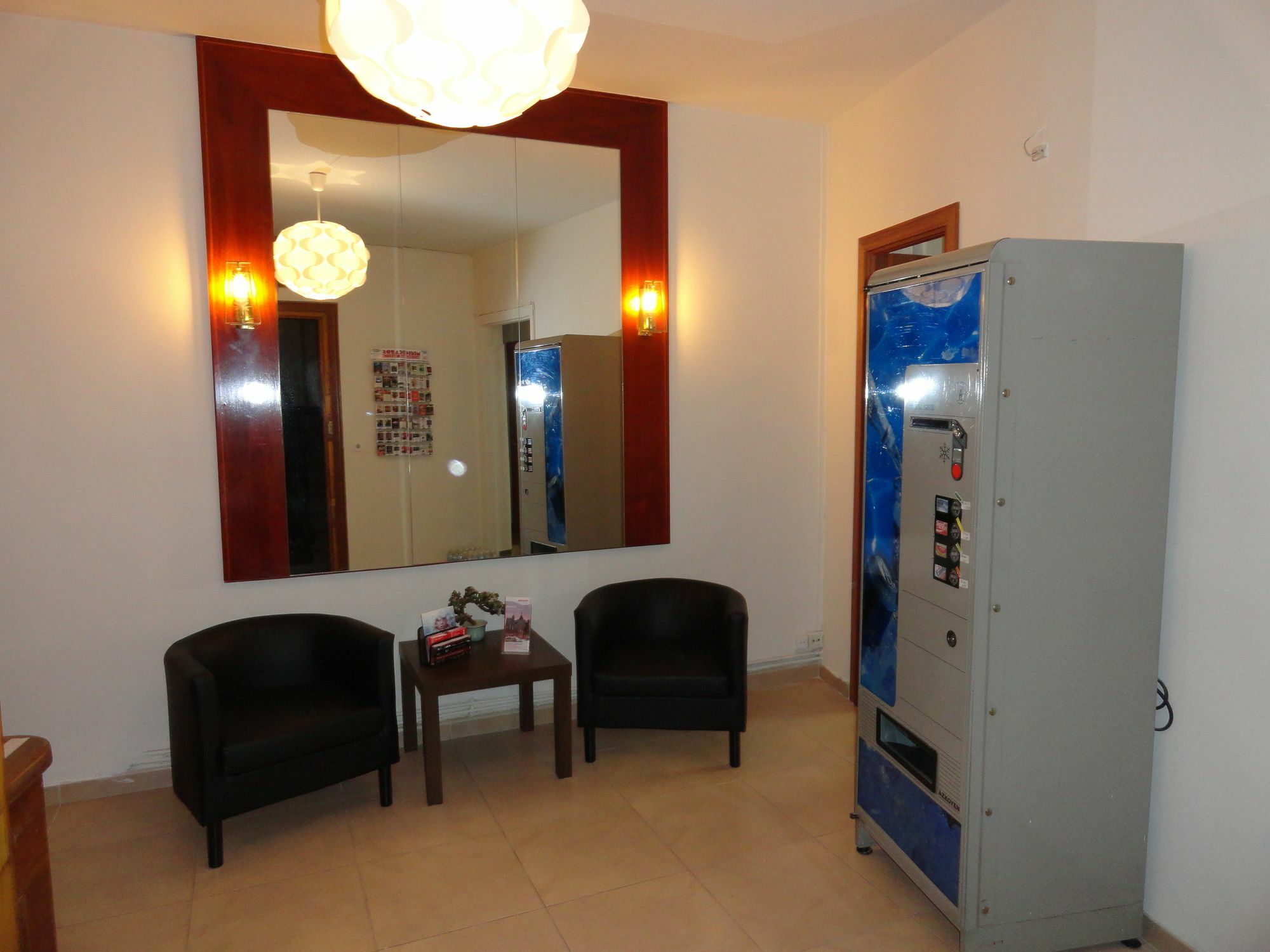Hostal Alistana Madrid Ngoại thất bức ảnh