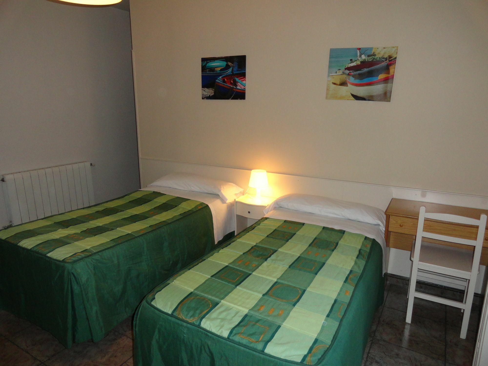 Hostal Alistana Madrid Ngoại thất bức ảnh