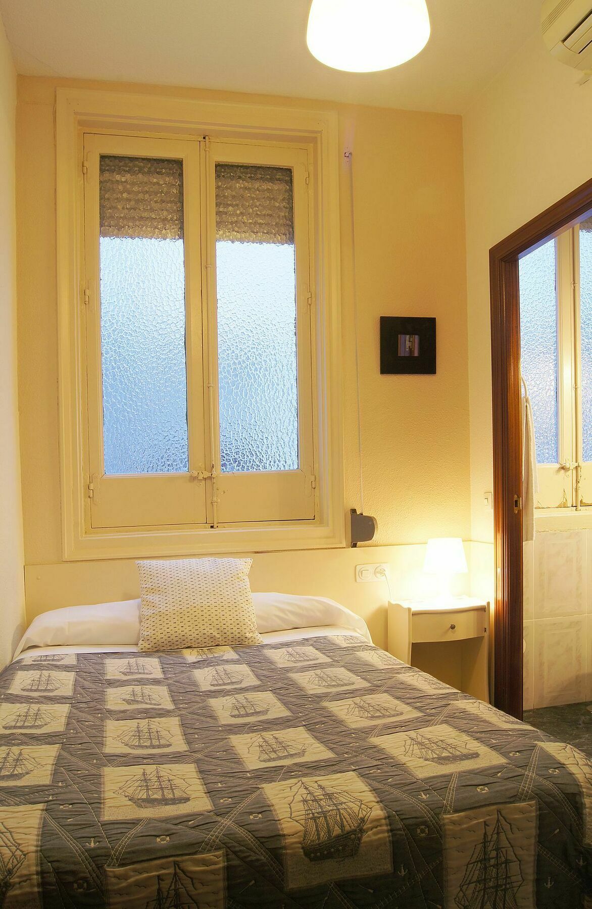 Hostal Alistana Madrid Ngoại thất bức ảnh