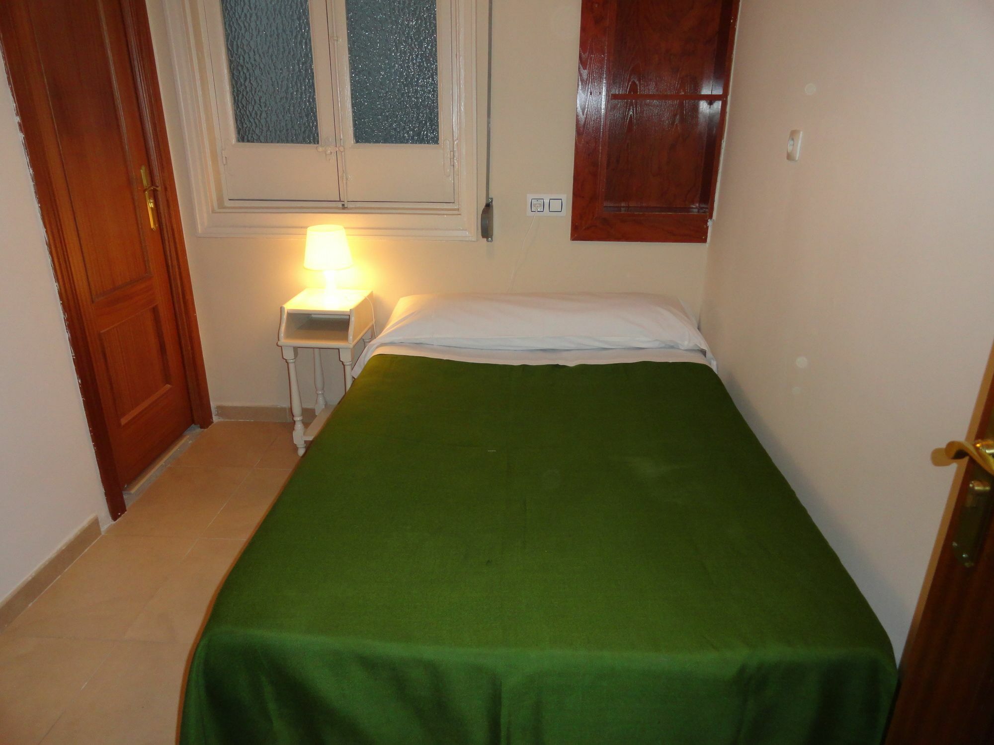 Hostal Alistana Madrid Ngoại thất bức ảnh