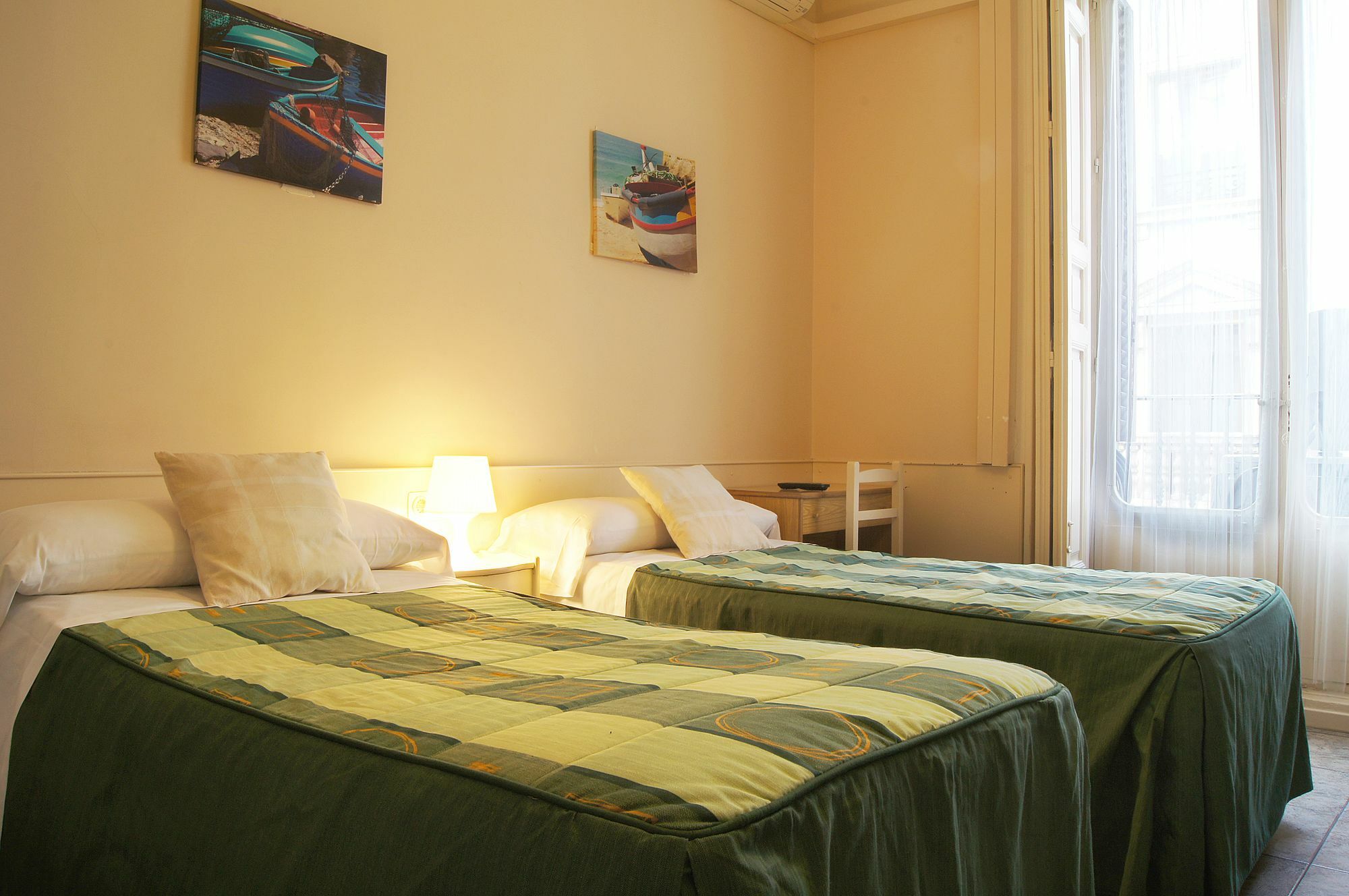 Hostal Alistana Madrid Ngoại thất bức ảnh