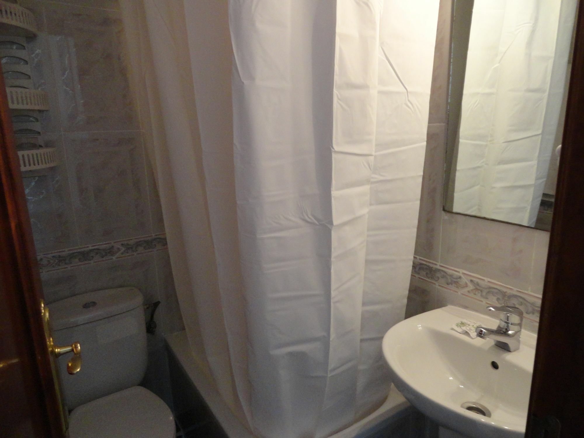 Hostal Alistana Madrid Ngoại thất bức ảnh